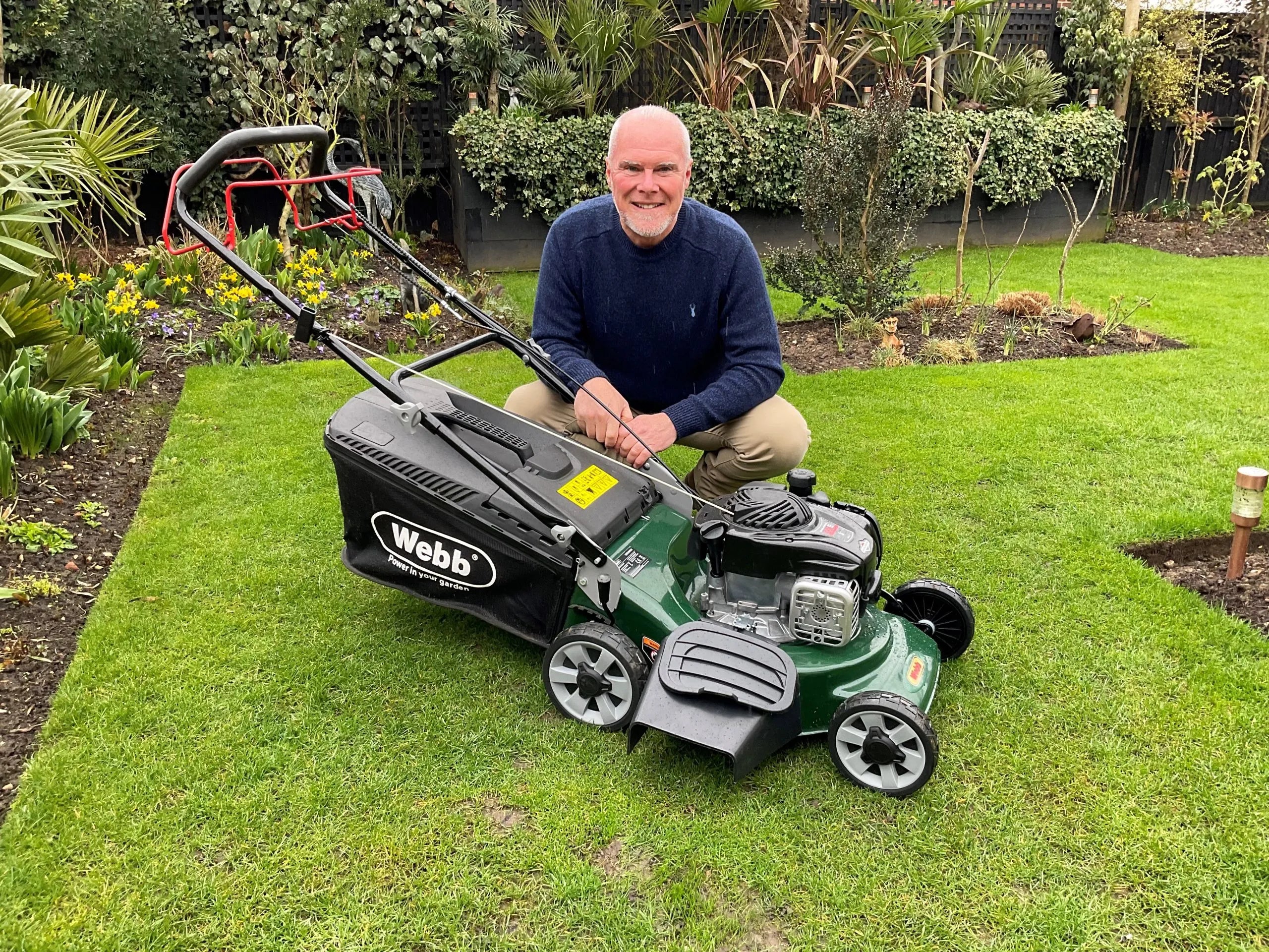 Webb Supreme 46cm (18") Self Propelled High Wheel Petrol Rotary Lawnmower (Briggs & Stratton Engine) - Image 2