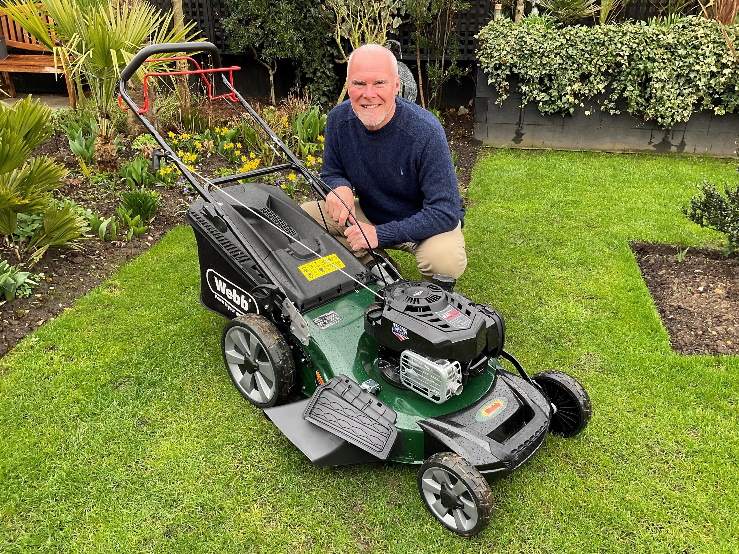 Webb Supreme 53cm (21") Self Propelled High Wheel Petrol Rotary Lawnmower (Briggs & Stratton Engine) - Image 2