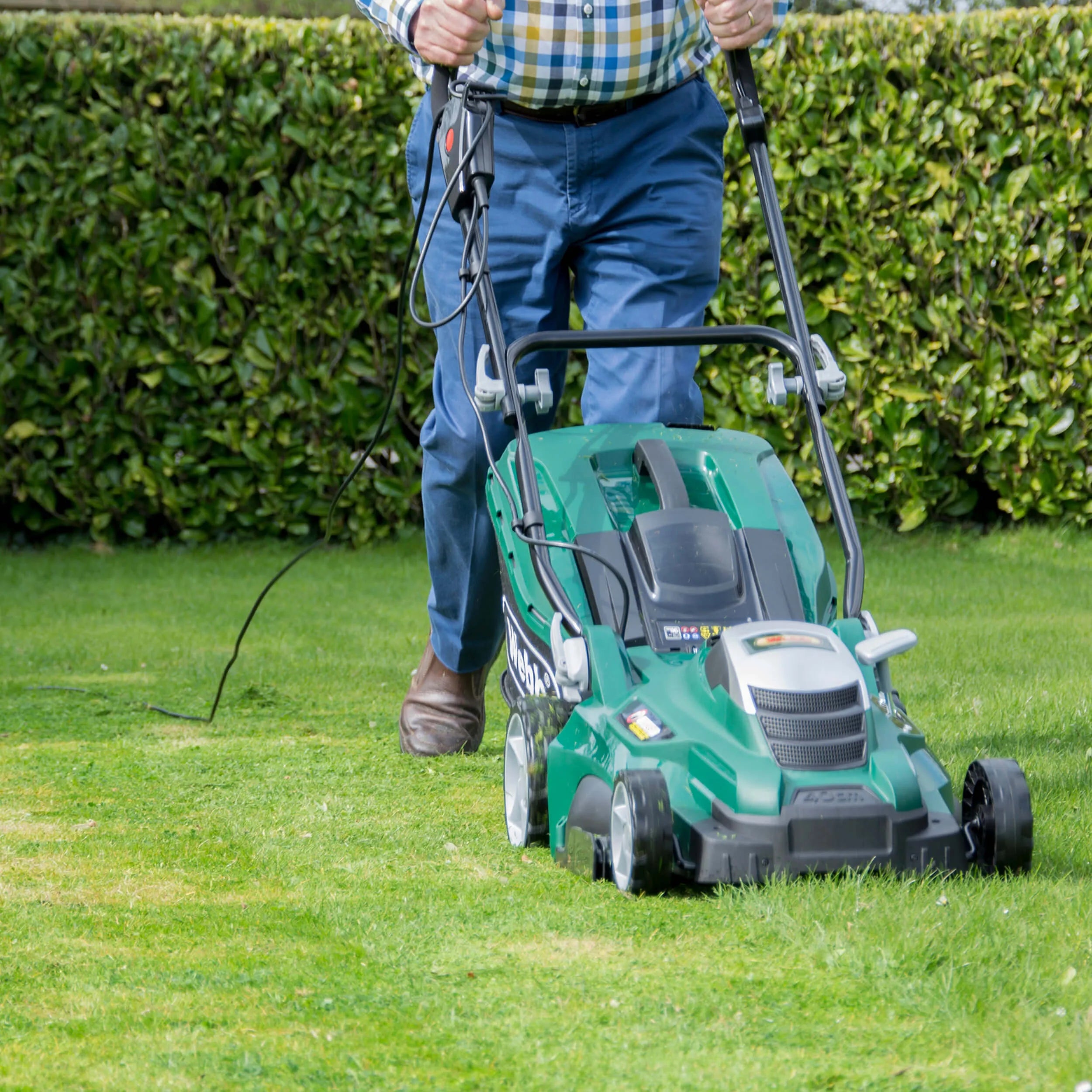 Webb Classic 40cm (16") Electric Rotary Lawnmower - Image 2