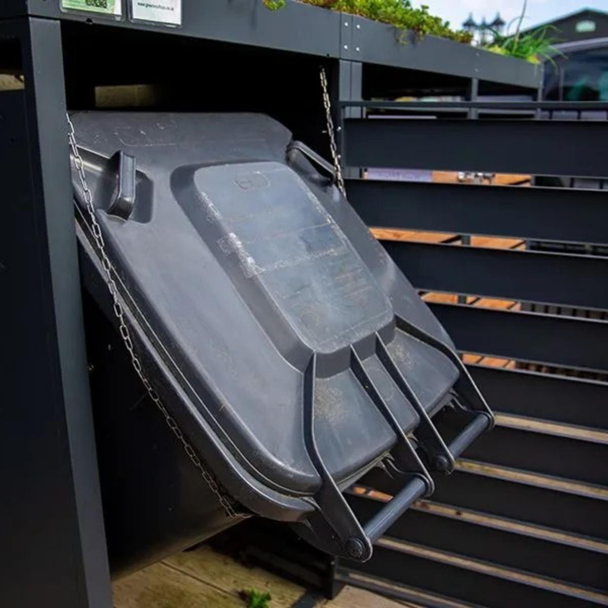 Wood Effect Wheelie Bin Storage With Planter- Single Bin Store - Image 3